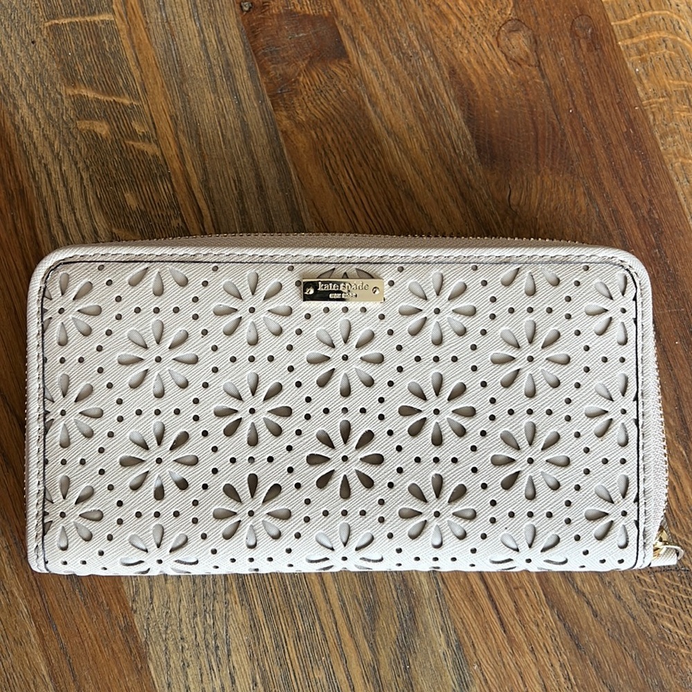 Kate Spade Laser Cut Flower Wallet NWOT